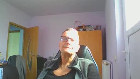 ulmeni4 online show from December 2025 10:57:02 AM