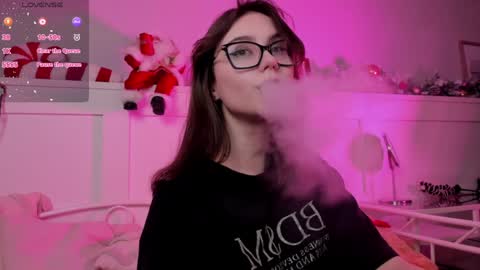 Una  online show from December 2024 12:33:02 PM