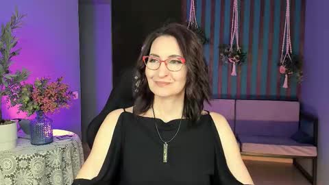 UnaTera online show from October 2025 05:17:02 AM