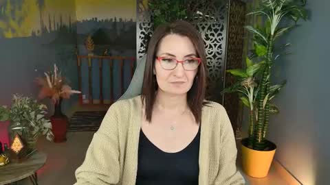 UnaTera online show from November 2025 09:08:01 AM