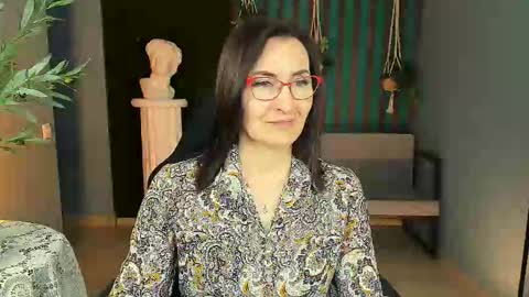 UnaTera online show from November 2025 09:20:01 AM