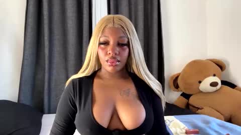 Snapshot of unholybaddie chatting on December 2025 09:05:02 AM Unholybaddie online show from December 2025 09:05:02 AM