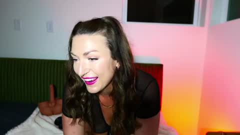 Holly online show from May 2026 02:38:01 AM
