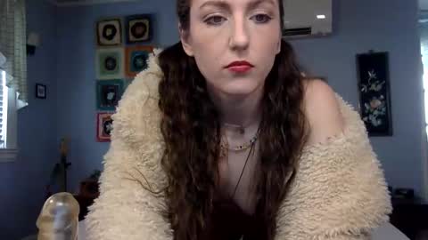 Lola Moonstone online show from December 2025 04:27:01 PM