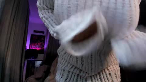 Carla online show from October 2025 09:41:01 PM