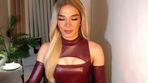 Miss Andrea online show from October 2025 04:38:01 PM