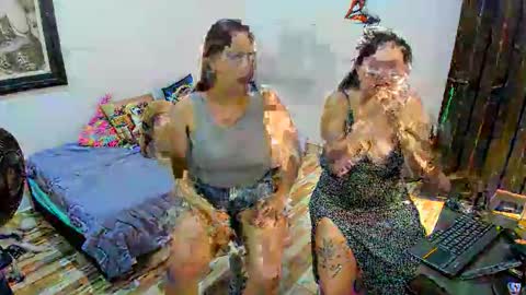 Kary and jhoa online show from November 2025 07:43:01 PM