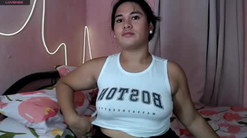 Snapshot of ur_baby_rebbecca chatting on May 2026 12:01:02 PM SINGLE online show from May 2026 12:01:02 PM
