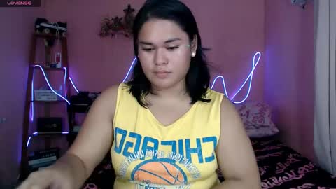 Snapshot of ur_baby_rebbecca chatting on June 2026 12:18:02 PM SINGLE online show from June 2026 12:18:02 PM