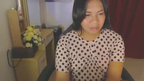 Snapshot of ur_cutiesthotasianxx chatting on February 2026 02:05:01 PM Vee online show from February 2026 02:05:01 PM