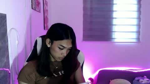 ur_dazzlingmorenaxx online show from September 2025 01:51:01 AM