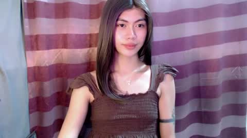 Snapshot of ur_extra_petite chatting on June 2026 12:22:01 PM online show from June 2026 12:22:01 PM