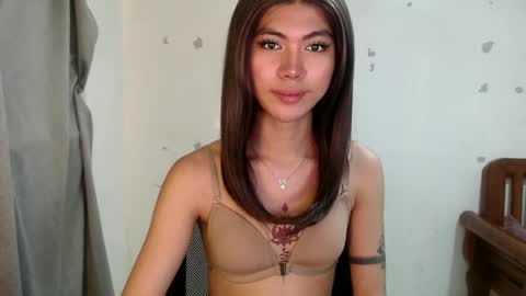 Snapshot of ur_extra_petite chatting on July 2026 06:34:02 PM online show from July 2026 06:34:02 PM