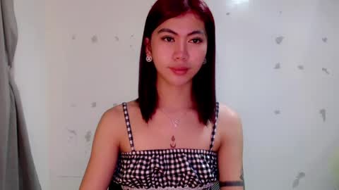 Snapshot of ur_extra_petite chatting on July 2026 07:05:02 PM online show from July 2026 07:05:02 PM