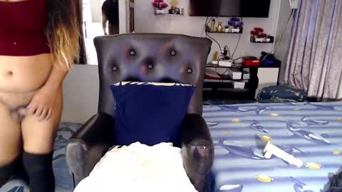 Snapshot of ur_majestyqueen_angelaxxx chatting on December 2024 04:09:02 AM QUEEN ANGELA online show from December 2024 04:09:02 AM