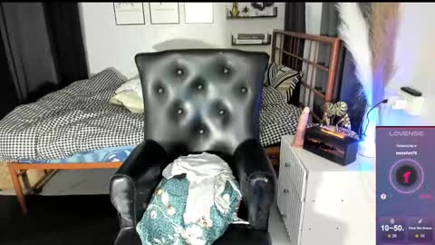 Snapshot of ur_majestyqueen_angelaxxx chatting on February 2026 12:07:01 AM QUEEN ANGELA online show from February 2026 12:07:01 AM