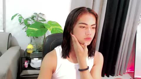 Snapshot of urbaby_anthony chatting on June 2026 01:02:01 PM urbaby_anthony online show from June 2026 01:02:01 PM