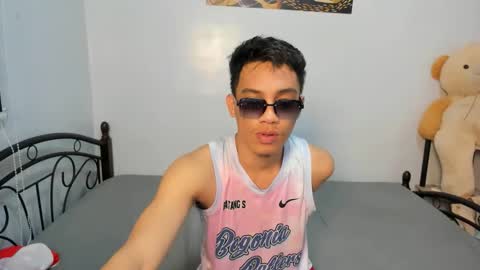 Snapshot of urfucker_vinz chatting on February 2026 04:30:01 AM urfucker_vinz online show from February 2026 04:30:01 AM