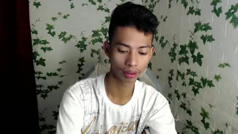 Snapshot of urhotfuckingass chatting on January 2025 11:25:01 PM richard online show from January 2025 11:25:01 PM