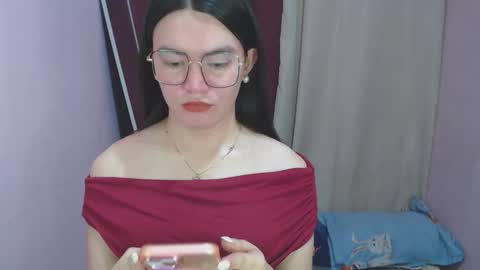 Snapshot of urhottiest_katey chatting on April 2026 06:44:01 AM Katey online show from April 2026 06:44:01 AM