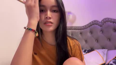 Amira online show from November 2025 09:52:02 AM