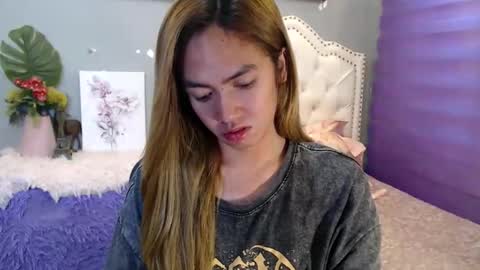 Snapshot of urlovelypinayxxx chatting on June 2026 01:06:01 AM MIYA online show from June 2026 01:06:01 AM