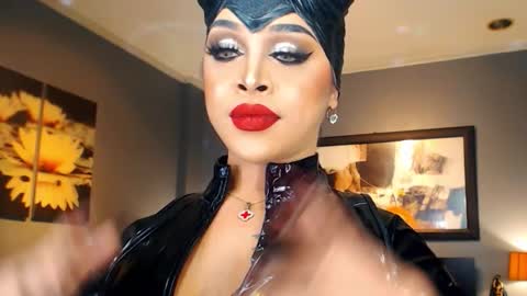 UrMajestyTyra online show from October 2025 01:51:02 AM