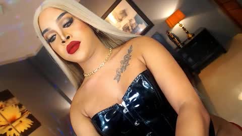 UrMajestyTyra online show from November 2025 01:27:02 AM