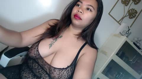 Snapshot of uronlylust_lilit69xx chatting on April 2026 09:12:01 PM Lhea online show from April 2026 09:12:01 PM