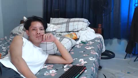 Snapshot of urpinoyasianx chatting on February 2025 11:23:02 PM Mel online show from February 2025 11:23:02 PM