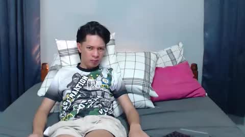 Snapshot of urpinoyasianx chatting on September 2025 06:13:02 AM Mel online show from September 2025 06:13:02 AM