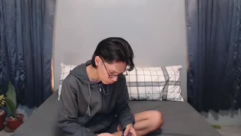 Snapshot of urpinoyasianx chatting on September 2025 01:05:02 AM Mel online show from September 2025 01:05:02 AM