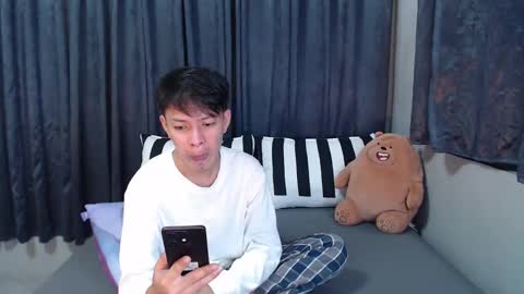 Snapshot of urpinoyasianx chatting on November 2025 09:42:02 AM Mel online show from November 2025 09:42:02 AM