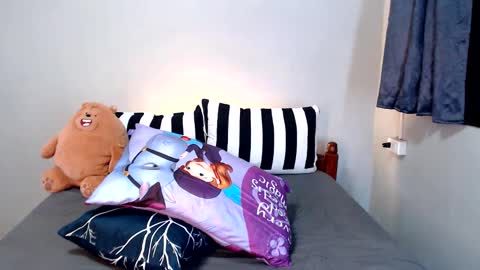 Snapshot of urpinoyasianx chatting on November 2025 11:59:02 PM Mel online show from November 2025 11:59:02 PM