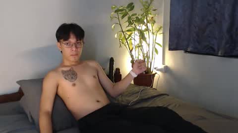 Snapshot of urpinoyasianx chatting on February 2026 08:43:01 AM Mel online show from February 2026 08:43:01 AM