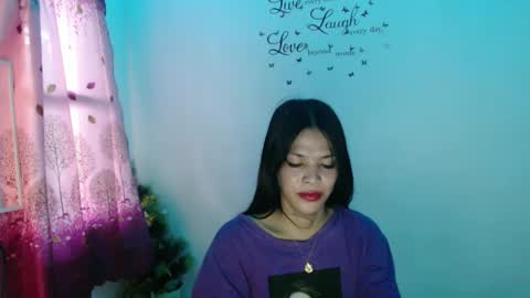 Snapshot of urpreciouspinayxxx chatting on December 2024 08:27:01 AM hi im kim online show from December 2024 08:27:01 AM