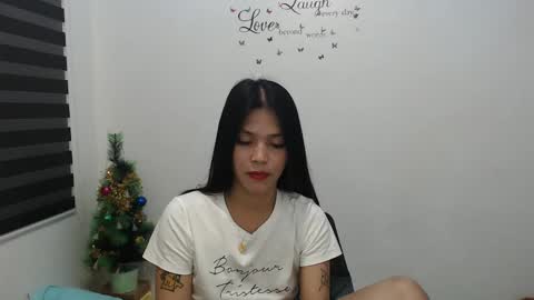 Snapshot of urpreciouspinayxxx chatting on December 2024 04:23:01 AM hi im kim online show from December 2024 04:23:01 AM