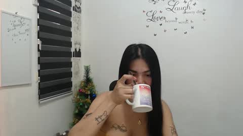 Snapshot of urpreciouspinayxxx chatting on December 2024 12:13:01 AM hi im kim online show from December 2024 12:13:01 AM