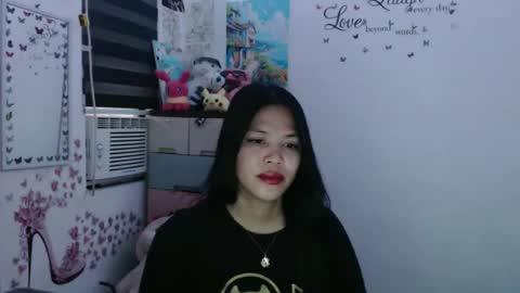 Snapshot of urpreciouspinayxxx chatting on October 2025 12:33:02 AM hi im kim online show from October 2025 12:33:02 AM