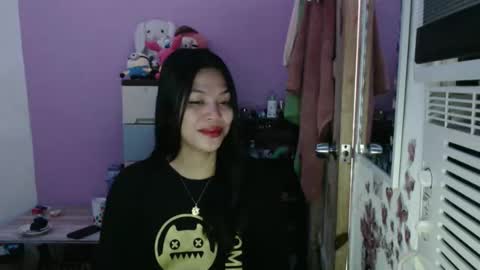 Snapshot of urpreciouspinayxxx chatting on October 2025 12:58:01 AM hi im kim online show from October 2025 12:58:01 AM