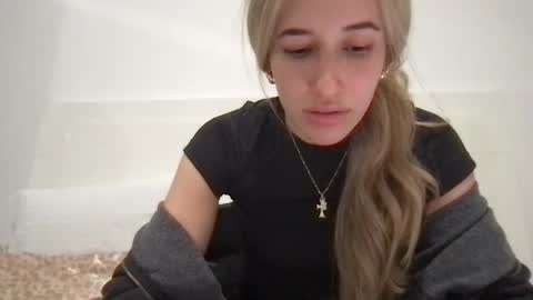 Snapshot of urprincessxox chatting on December 2025 03:34:02 AM urprincessxox online show from December 2025 03:34:02 AM