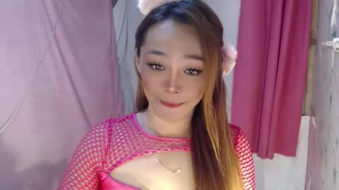 Snapshot of ursexy_debra chatting on November 2025 08:48:01 AM TYRA online show from November 2025 08:48:01 AM