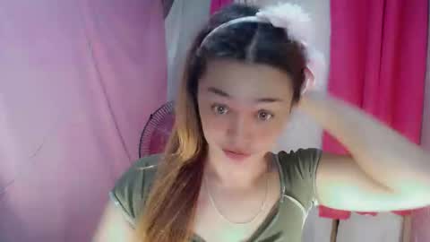 Snapshot of ursexy_debra chatting on November 2025 10:21:01 PM TYRA online show from November 2025 10:21:01 PM