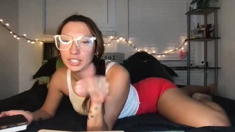 Lily online show from September 2025 01:43:01 AM