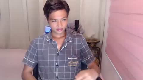 Snapshot of urtwinkjinwoo chatting on December 2025 07:28:01 AM JC online show from December 2025 07:28:01 AM