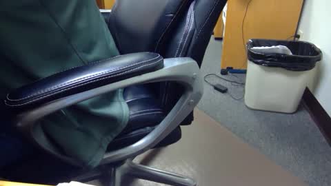 useemie online show from December 2024 10:32:01 PM