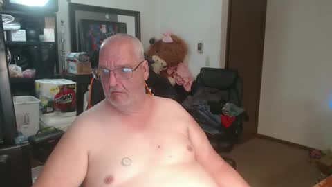 Snapshot of usgoober chatting on May 2026 01:14:02 AM Eric online show from May 2026 01:14:02 AM