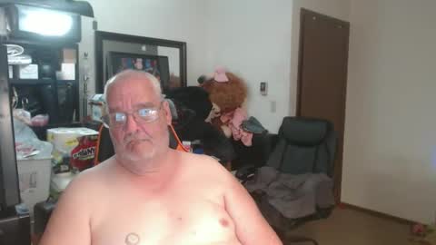 Snapshot of usgoober chatting on May 2026 01:00:01 AM Eric online show from May 2026 01:00:01 AM