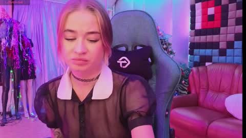 Leila online show from December 2024 08:10:02 PM