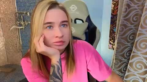 Leila online show from October 2025 09:34:01 PM